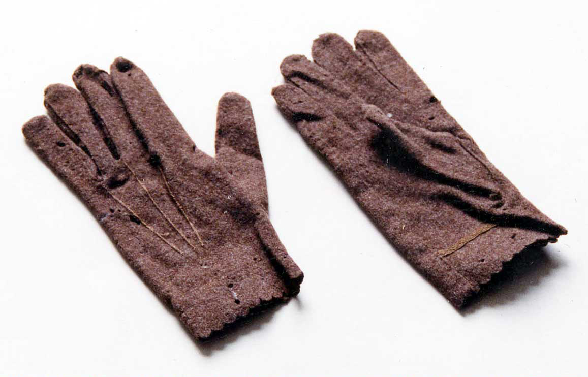 Woollen gloves c.1850.